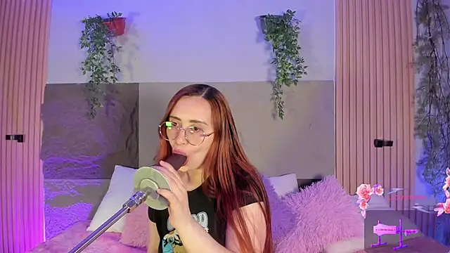 Snapshot of centaurigirl chatting on March 2, 3:18 am centaurigirl online show from March 2, 3:18 am