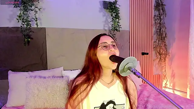 centaurigirl online show from March 13, 9:42 pm