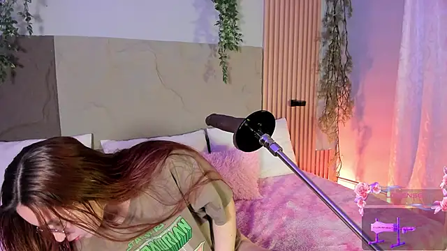 centaurigirl online show from April 5, 4:35 pm