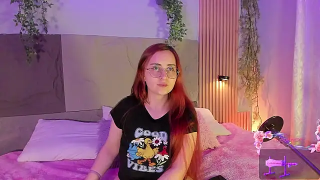 Snapshot of centaurigirl chatting on February 15, 4:24 am centaurigirl online show from February 15, 4:24 am