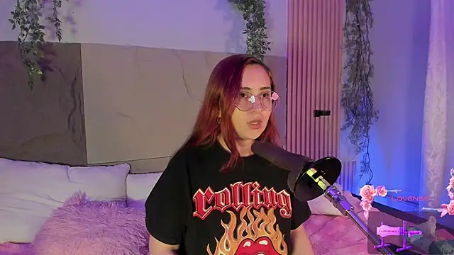 Snapshot of centaurigirl chatting on February 22, 5:21 am centaurigirl online show from February 22, 5:21 am