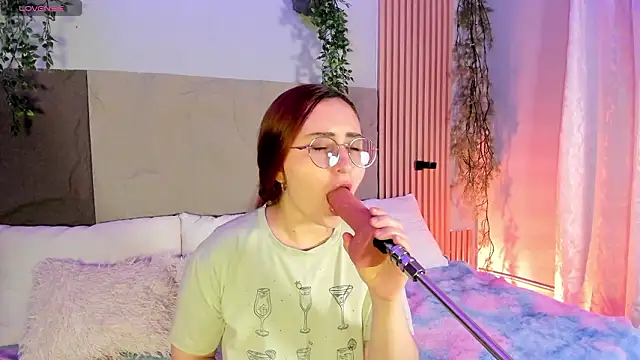 centaurigirl online show from March 15, 11:01 pm