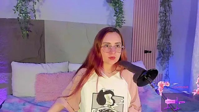 Snapshot of centaurigirl chatting on February 25, 4:12 am centaurigirl online show from February 25, 4:12 am