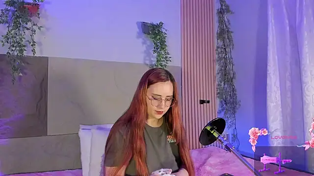 centaurigirl online show from March 4, 11:56 pm