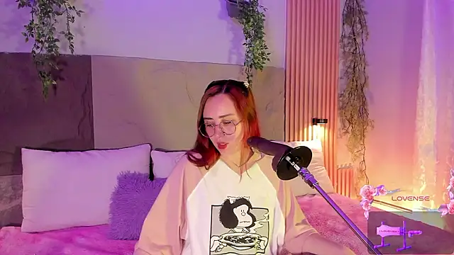 Snapshot of centaurigirl chatting on February 12, 11:48 pm centaurigirl online show from February 12, 11:48 pm