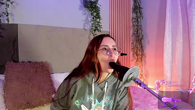 centaurigirl online show from March 11, 4:39 am