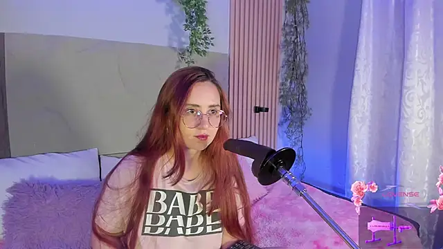 Snapshot of centaurigirl chatting on March 4, 3:58 am centaurigirl online show from March 4, 3:58 am