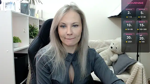 Snapshot of Sunny_bunny6 chatting on October 27, 4:57 am Sunny bunny6 online show from October 27, 4:57 am