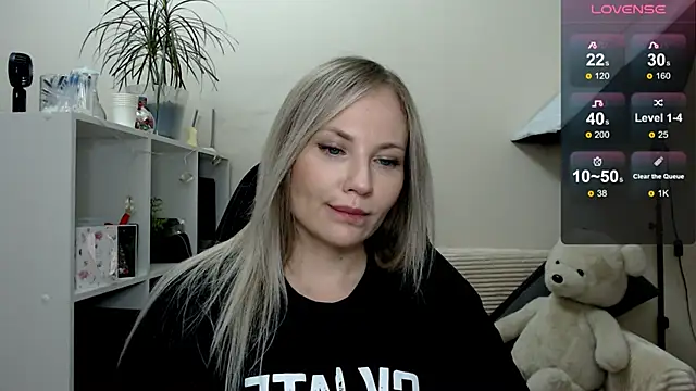 Snapshot of Sunny_bunny6 chatting on November 30, 3:51 am Sunny bunny6 online show from November 30, 3:51 am