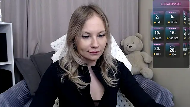 Snapshot of Sunny_bunny6 chatting on February 18, 3:04 am Sunny bunny6 online show from February 18, 3:04 am