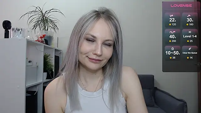 Snapshot of Sunny_bunny6 chatting on March 5, 6:23 am Sunny bunny6 online show from March 5, 6:23 am