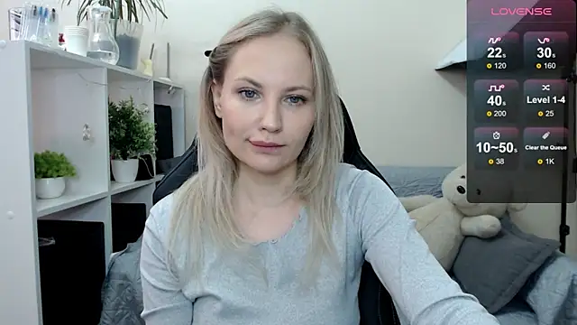 Snapshot of Sunny_bunny6 chatting on October 8, 5:31 am Sunny bunny6 online show from October 8, 5:31 am