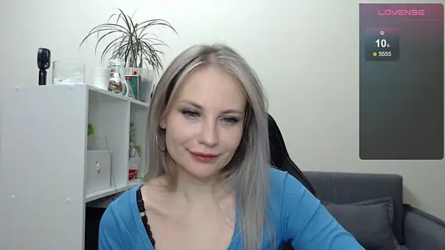 Snapshot of Sunny_bunny6 chatting on February 10, 9:36 pm Sunny bunny6 online show from February 10, 9:36 pm