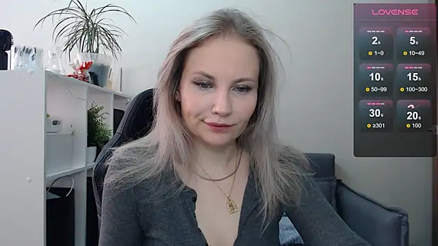 Snapshot of Sunny_bunny6 chatting on March 3, 9:24 am Sunny bunny6 online show from March 3, 9:24 am