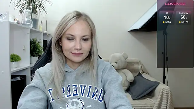 Snapshot of Sunny_bunny6 chatting on September 12, 5:18 am Sunny bunny6 online show from September 12, 5:18 am