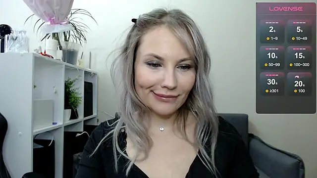 Snapshot of Sunny_bunny6 chatting on March 19, 6:46 am Sunny bunny6 online show from March 19, 6:46 am