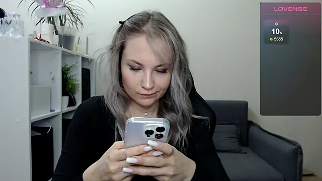 Snapshot of Sunny_bunny6 chatting on March 19, 3:41 am Sunny bunny6 online show from March 19, 3:41 am