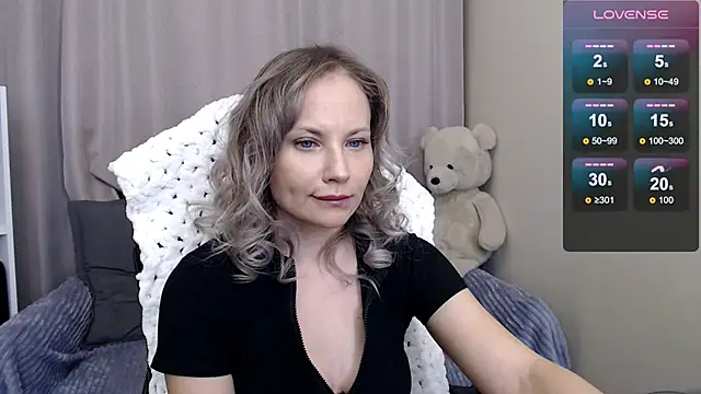 Snapshot of Sunny_bunny6 chatting on February 6, 2:51 am Sunny bunny6 online show from February 6, 2:51 am