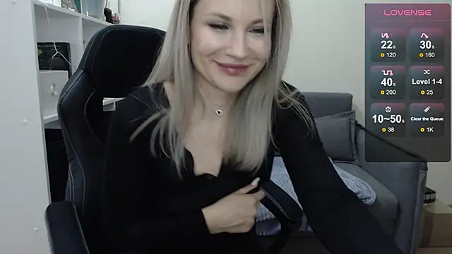 Snapshot of Sunny_bunny6 chatting on February 13, 9:41 am Sunny bunny6 online show from February 13, 9:41 am