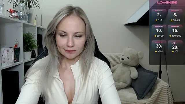 Snapshot of Sunny_bunny6 chatting on November 12, 5:17 pm Sunny bunny6 online show from November 12, 5:17 pm