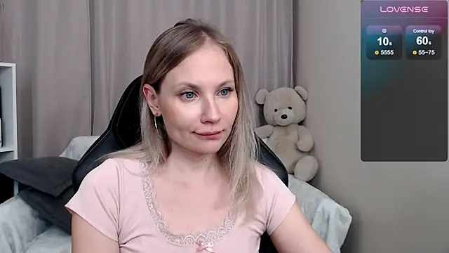 Snapshot of Sunny_bunny6 chatting on February 26, 4:07 pm Sunny bunny6 online show from February 26, 4:07 pm