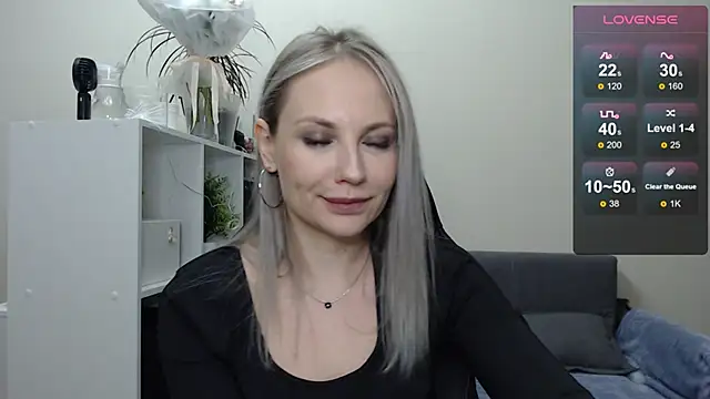 Snapshot of Sunny_bunny6 chatting on February 16, 8:00 pm Sunny bunny6 online show from February 16, 8:00 pm