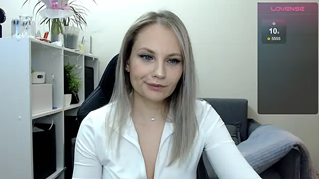 Snapshot of Sunny_bunny6 chatting on March 9, 11:03 pm Sunny bunny6 online show from March 9, 11:03 pm