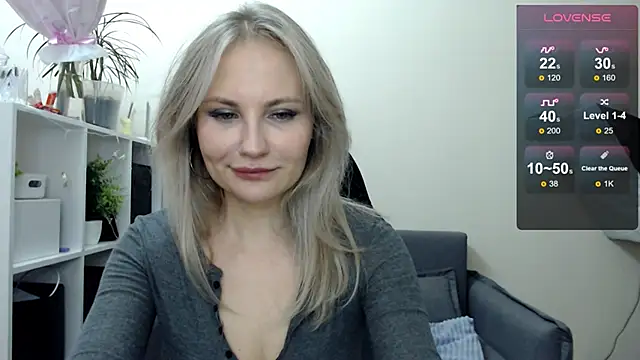 Snapshot of Sunny_bunny6 chatting on March 14, 10:39 am Sunny bunny6 online show from March 14, 10:39 am