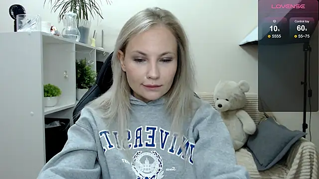 Snapshot of Sunny_bunny6 chatting on September 11, 4:34 am Sunny bunny6 online show from September 11, 4:34 am