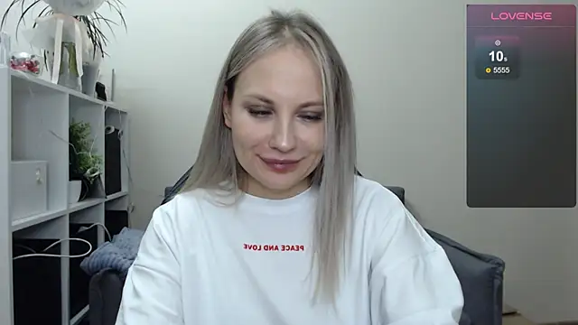 Snapshot of Sunny_bunny6 chatting on February 18, 4:03 pm Sunny bunny6 online show from February 18, 4:03 pm