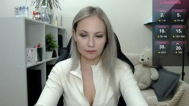 Snapshot of Sunny_bunny6 chatting on November 12, 4:49 am Sunny bunny6 online show from November 12, 4:49 am