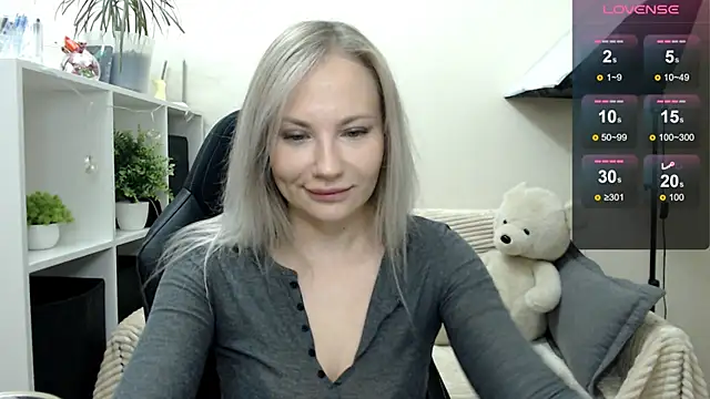 Snapshot of Sunny_bunny6 chatting on November 7, 3:33 am Sunny bunny6 online show from November 7, 3:33 am