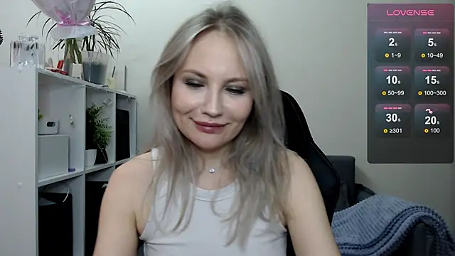 Snapshot of Sunny_bunny6 chatting on March 12, 9:02 am Sunny bunny6 online show from March 12, 9:02 am