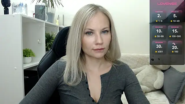 Snapshot of Sunny_bunny6 chatting on October 30, 4:33 am Sunny bunny6 online show from October 30, 4:33 am