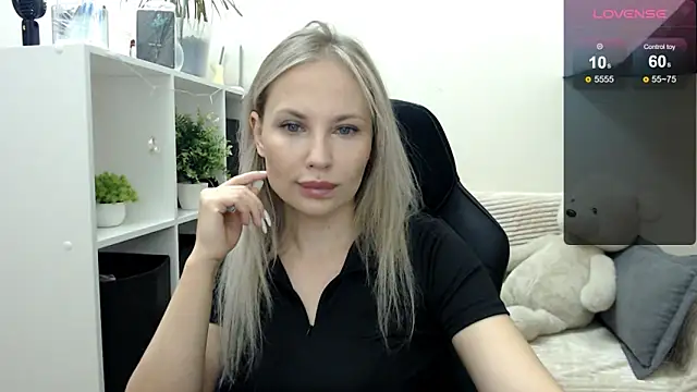 Snapshot of Sunny_bunny6 chatting on October 29, 4:11 am Sunny bunny6 online show from October 29, 4:11 am