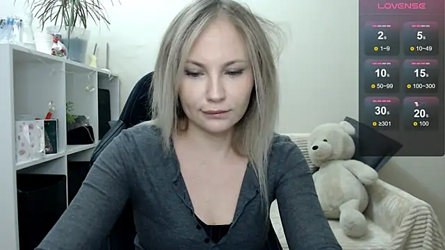 Snapshot of Sunny_bunny6 chatting on December 4, 4:33 am Sunny bunny6 online show from December 4, 4:33 am