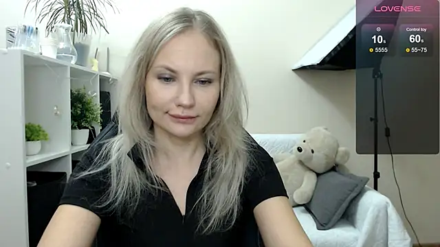 Snapshot of Sunny_bunny6 chatting on October 15, 2:43 am Sunny bunny6 online show from October 15, 2:43 am