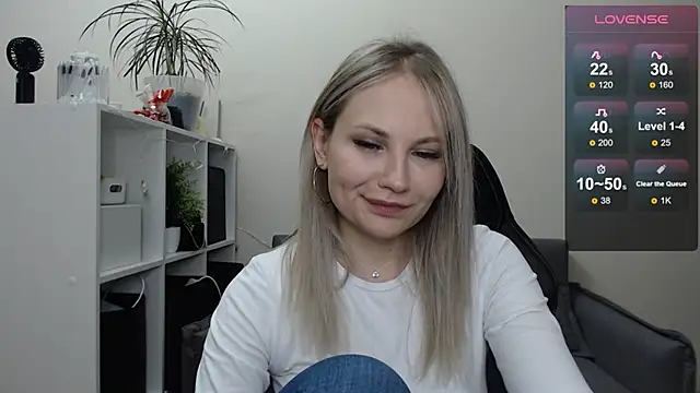 Snapshot of Sunny_bunny6 chatting on March 7, 7:38 pm Sunny bunny6 online show from March 7, 7:38 pm