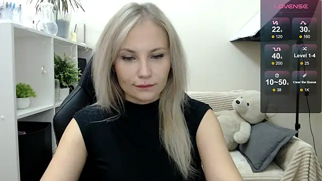 Snapshot of Sunny_bunny6 chatting on October 22, 3:50 am Sunny bunny6 online show from October 22, 3:50 am