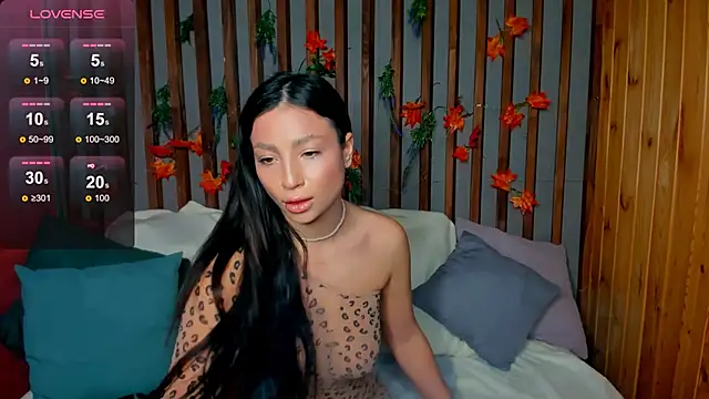 Snapshot of Tanita_Lambic chatting on November 15, 1:42 am Tanita Lambic online show from November 15, 1:42 am