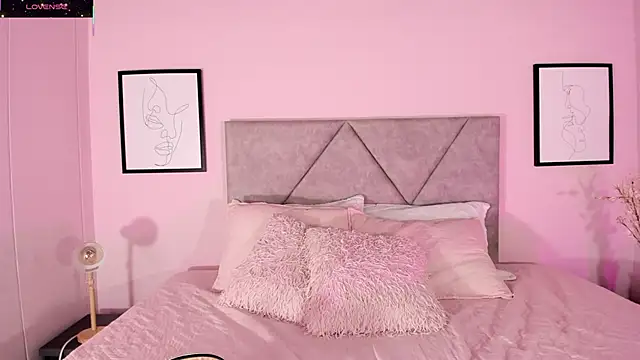 Emilyh  online show from November 24, 10:48 am