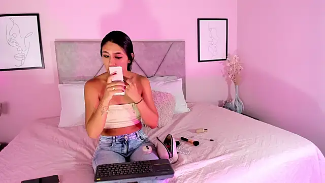 Emilyh  online show from November 2, 10:20 am