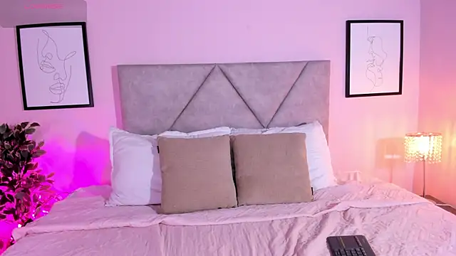 Emilyh  online show from April 9, 7:09 pm