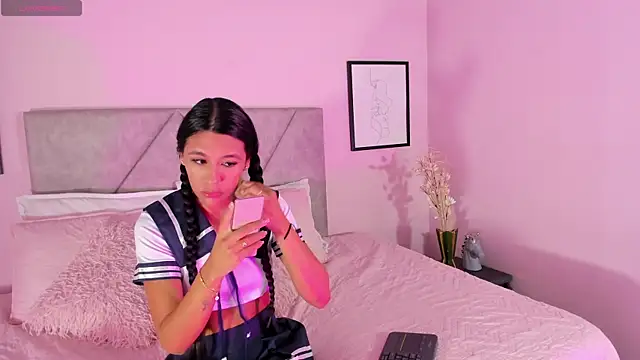 Emilyh  online show from November 20, 10:38 am