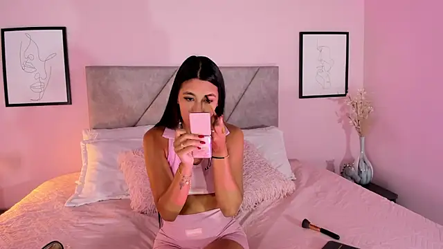 Emilyh  online show from October 24, 11:09 am