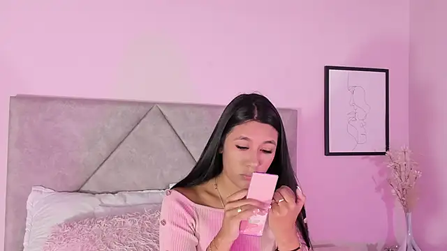 Emilyh  online show from November 11, 11:05 am