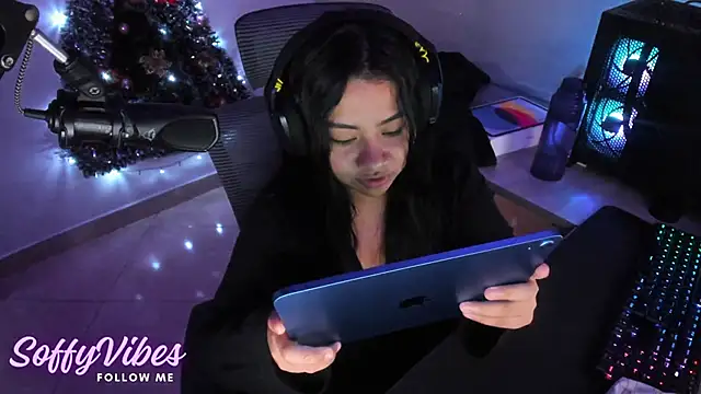 Snapshot of soffyvibes- chatting on December 21, 4:09 am soffyvibes- online show from December 21, 4:09 am