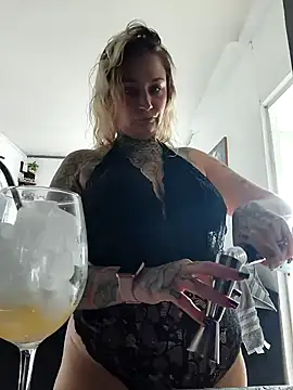 Lisacasandra online show from February 2, 9:45 pm