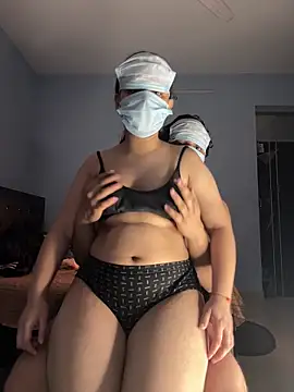 Snapshot of STEP_SISTER1 chatting on February 27, 10:11 am STEP SISTER1 online show from February 27, 10:11 am