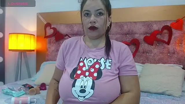 Snapshot of vennuss_89 chatting on January 6, 11:47 am vennuss 89 online show from January 6, 11:47 am